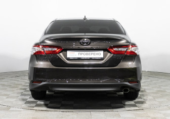 Подержанный автомобиль Toyota Camry Sedan 2018 года (6 фото)