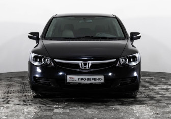 Подержанный автомобиль Honda Civic Sedan 2008 года (2 фото)