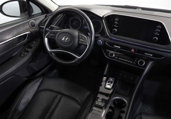 Подержанный автомобиль Hyundai Sonata 2023 года (8 фото)