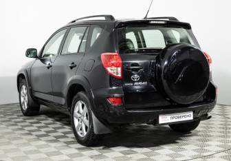 Подержанный автомобиль Toyota RAV4 2007 года (7 фото)
