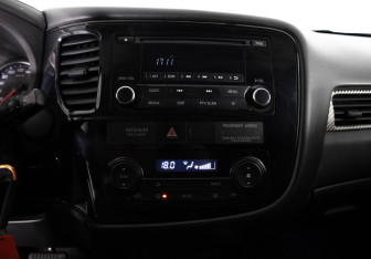 Подержанный автомобиль Mitsubishi Outlander 2018 года (12 фото)