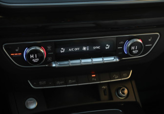 Подержанный автомобиль Audi Q5 2019 года (19 фото)