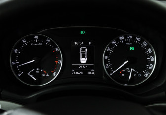 Подержанный автомобиль Skoda Octavia Liftback 2010 года (12 фото)