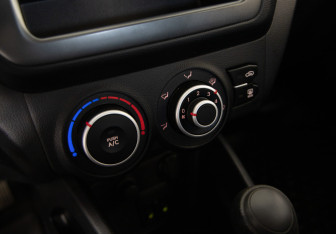 Подержанный автомобиль Kia Rio Sedan 2012 года (13 фото)