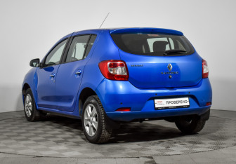 Подержанный автомобиль Renault Sandero 2015 года (7 фото)