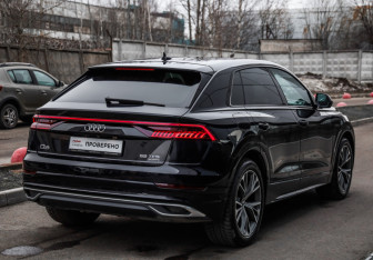 Подержанный автомобиль Audi Q8 2018 года (5 фото)