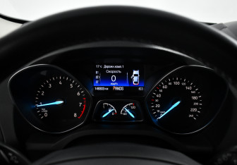 Подержанный автомобиль Ford Kuga 2016 года (19 фото)