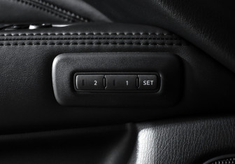 Подержанный автомобиль Infiniti QX60 2014 года (11 фото)