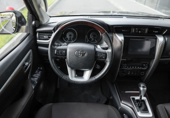 Подержанный автомобиль Toyota Fortuner 2019 года (12 фото)