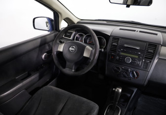 Подержанный автомобиль Nissan Tiida Hatchback 2011 года (8 фото)
