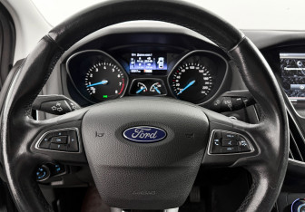 Подержанный автомобиль Ford Focus Sedan 2016 года (17 фото)