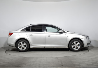 Подержанный автомобиль Chevrolet Cruze Sedan 2011 года (4 фото)