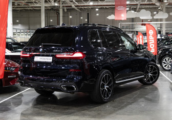 Подержанный автомобиль BMW X7 2019 года (7 фото)