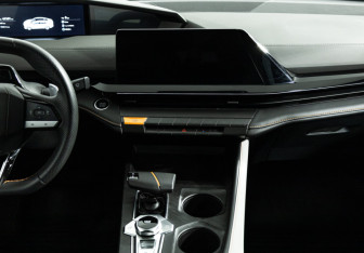 Подержанный автомобиль Changan UNI-V 2024 года (14 фото)