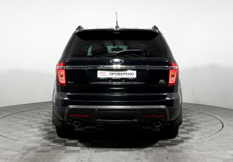Подержанный автомобиль Ford Explorer 2013 года (6 фото)