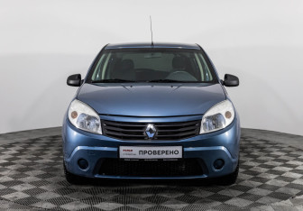 Подержанный автомобиль Renault Sandero 2012 года (2 фото)