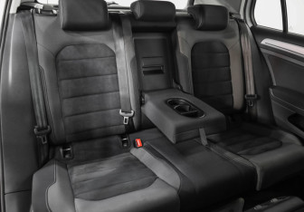 Подержанный автомобиль Volkswagen Golf Hatchback 2013 года (23 фото)