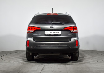 Подержанный автомобиль Kia Sorento 2014 года (6 фото)