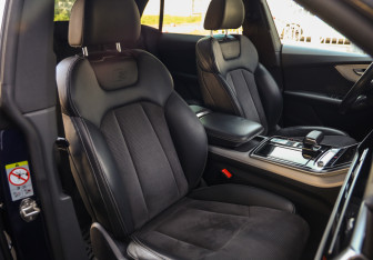 Подержанный автомобиль Audi Q8 2019 года (30 фото)
