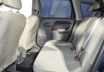 Подержанный автомобиль Nissan Note 2006 года (11 фото)