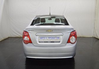 Подержанный автомобиль Chevrolet Aveo Sedan 2012 года (6 фото)