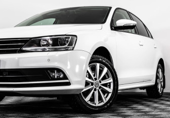 Подержанный автомобиль Volkswagen Jetta Sedan 2016 года (2 фото)