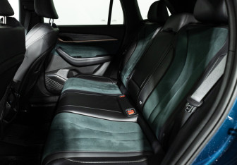 Подержанный автомобиль Geely Monjaro 2023 года (10 фото)