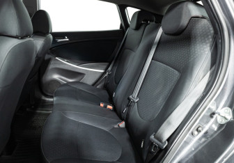 Подержанный автомобиль Hyundai Solaris Hatchback 2012 года (10 фото)