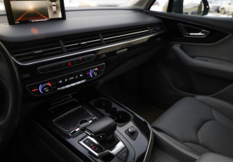 Подержанный автомобиль Audi Q7 2019 года (24 фото)