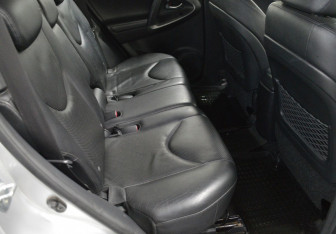 Подержанный автомобиль Toyota RAV4 2009 года (13 фото)