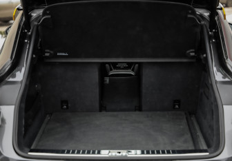 Подержанный автомобиль Porsche Cayenne 2023 года (39 фото)