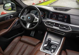Подержанный автомобиль BMW X6 2021 года (11 фото)