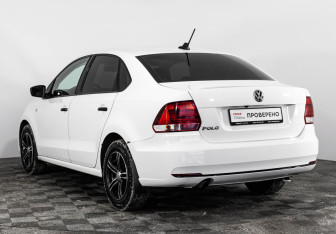 Подержанный автомобиль Volkswagen Polo Sedan 2017 года (7 фото)