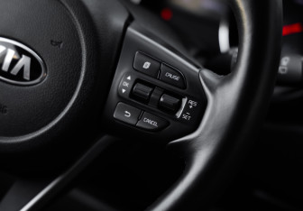 Подержанный автомобиль Kia Carnival 2020 года (12 фото)