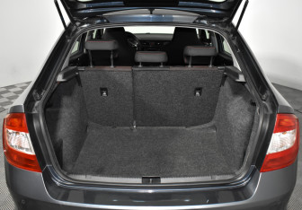 Подержанный автомобиль Skoda Rapid Liftback 2015 года (18 фото)