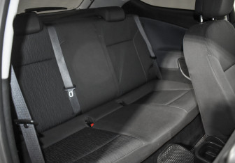 Подержанный автомобиль Opel Astra Hatchback 2011 года (14 фото)