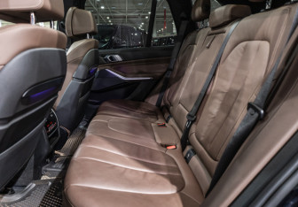 Подержанный автомобиль BMW X5 2020 года (22 фото)
