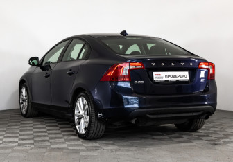 Подержанный автомобиль Volvo S60 2010 года (7 фото)