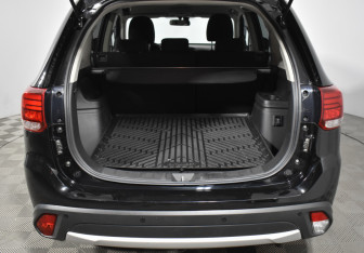 Подержанный автомобиль Mitsubishi Outlander 2018 года (23 фото)