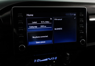 Подержанный автомобиль Toyota Hilux 2022 года (19 фото)