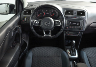 Подержанный автомобиль Volkswagen Polo Sedan 2020 года (10 фото)