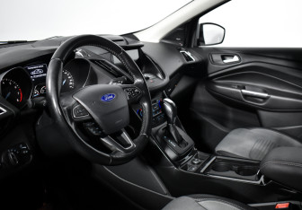 Подержанный автомобиль Ford Kuga 2016 года (9 фото)