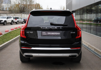 Подержанный автомобиль Volvo XC90 2019 года (5 фото)