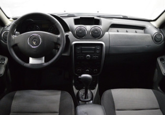 Подержанный автомобиль Renault Duster 2012 года (14 фото)
