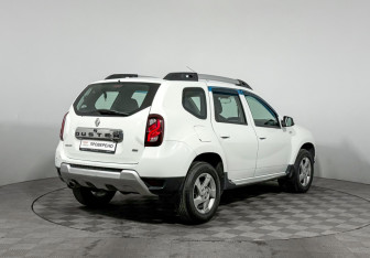 Подержанный автомобиль Renault Duster 2016 года (5 фото)