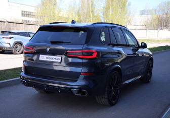 Подержанный автомобиль BMW X5 2020 года (4 фото)