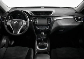 Подержанный автомобиль Nissan X-Trail 2015 года (14 фото)