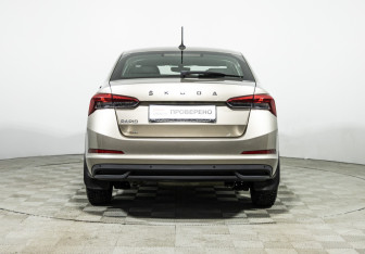 Подержанный автомобиль Skoda Rapid Liftback 2021 года (6 фото)