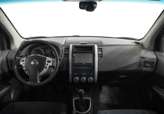 Подержанный автомобиль Nissan X-Trail 2008 года (9 фото)