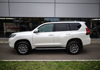 Подержанный автомобиль Toyota Land Cruiser Prado 2019 года (7 фото)
